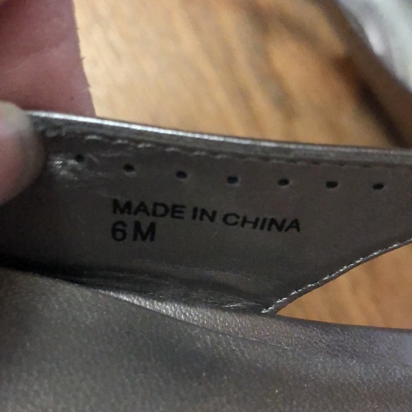 Ann Taylor Loft slingback silver shoes size 6. - Picture 3 of 8